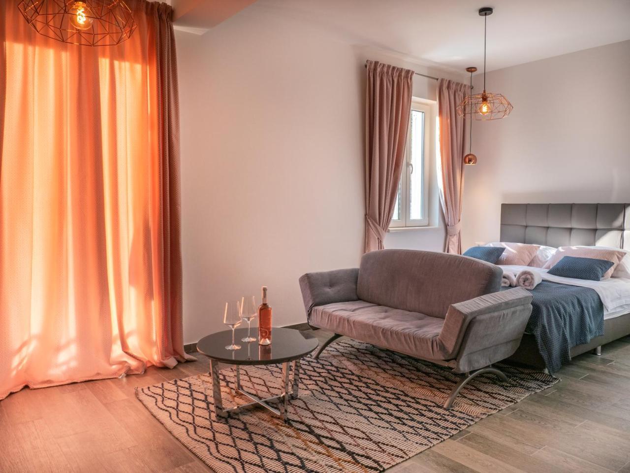 Pine Tree Boutique Apartments Saplunara Extérieur photo
