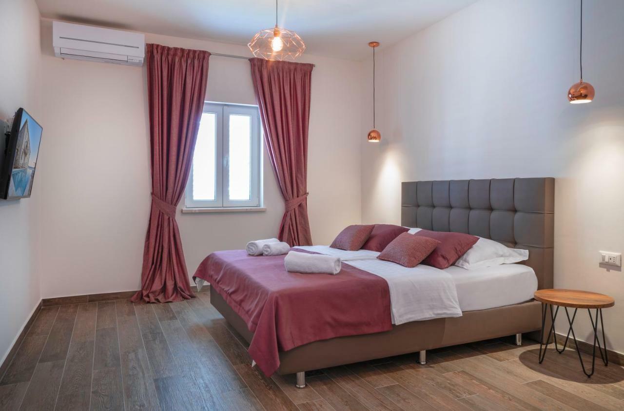 Pine Tree Boutique Apartments Saplunara Extérieur photo