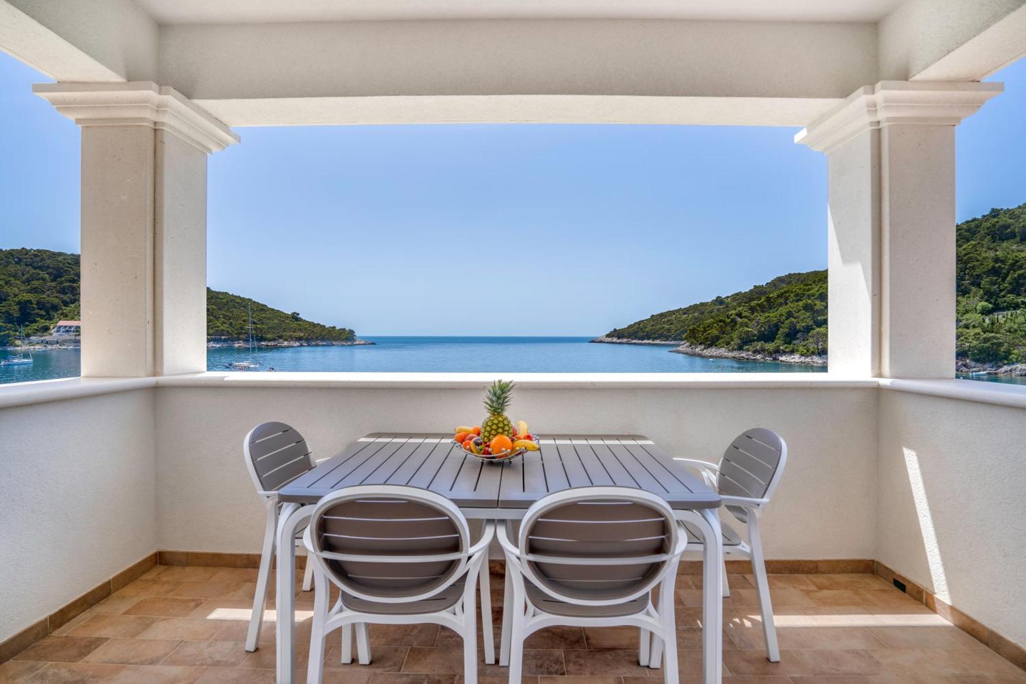 Pine Tree Boutique Apartments Saplunara Extérieur photo