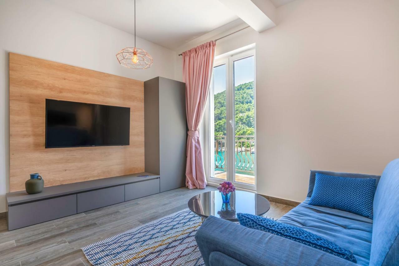 Pine Tree Boutique Apartments Saplunara Extérieur photo