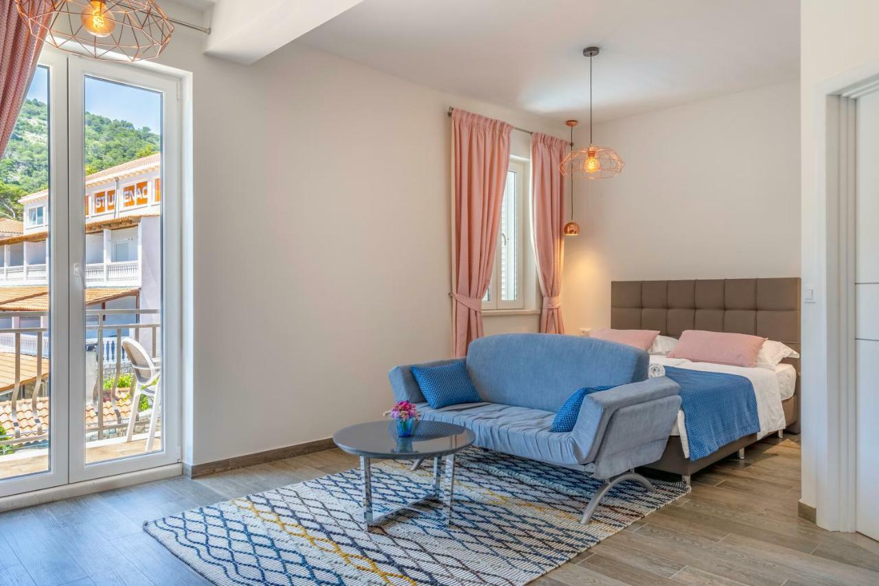 Pine Tree Boutique Apartments Saplunara Extérieur photo